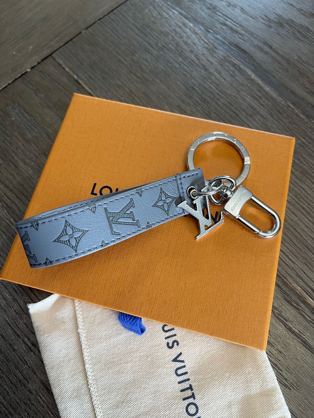 Louis Vuitton Dragonne Gray Monogram Leather Key Holder with Silver Hardware